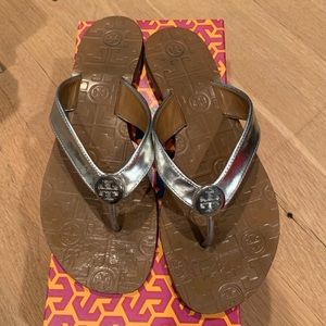 Tory Burch Thora metallic silver sandal